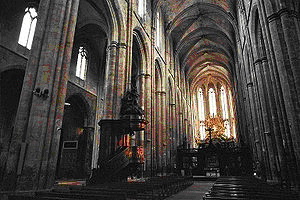 Interiorul bazilicii de la Saint-Maximin-la-Sainte-Baume